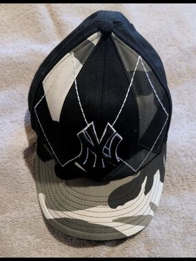 NY Yankees Camouflage Black & Gray Baseball Cap New Era 7 3/8
